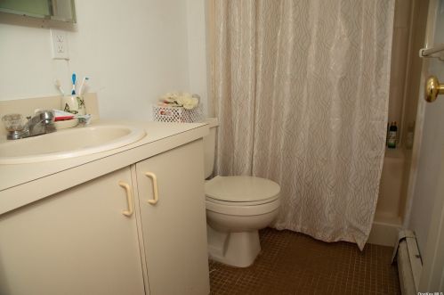 160 Allwood Ave, Central Islip NY  11722-3314 exterior