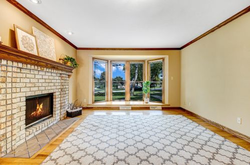 9019 Poplar Dr, Thiensville WI  53097-3155 exterior