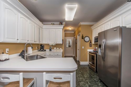 140 Clubhouse Dr, Cayce-West Columbia SC 29172-2584 exterior