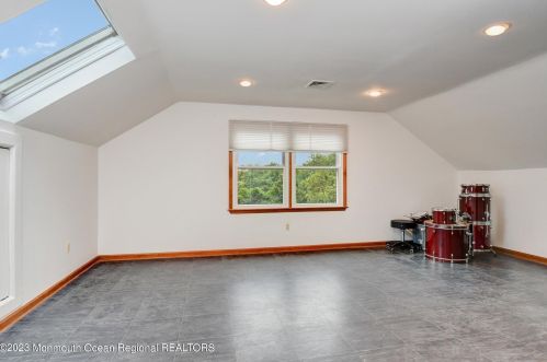 515 Seven Bridges Rd, Little Silver NJ  07739-1742 exterior