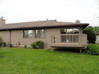 1027 Heath Way, Cuyahoga Falls, OH 44224-2292