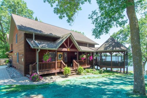 8784 Mogensen Shores Rd, Brainerd MN  56401-1384 exterior