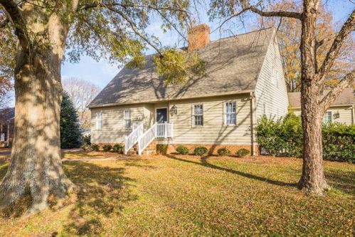 120 College Ave, Foneswood, VA 22572-4204