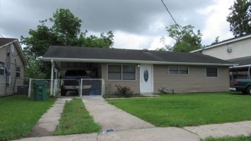 381 Helis Dr, Westwego, LA 70094-2115