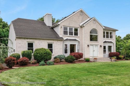 4 Albert Ct, East Freehold, NJ 07728-1437