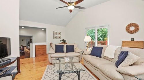 38 Candle Hill Rd, Danbury CT  06812-2414 exterior