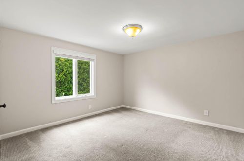 7607 Lake Dr, Milwaukee WI  53217-2909 exterior