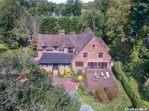 90 Merrivale Rd, Great Neck, NY 11020-1818