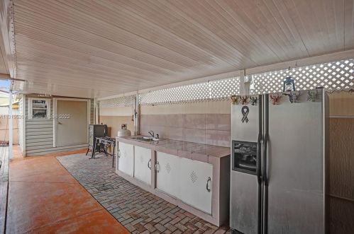 7215 15th Ave, Hialeah FL  33014-3805 exterior