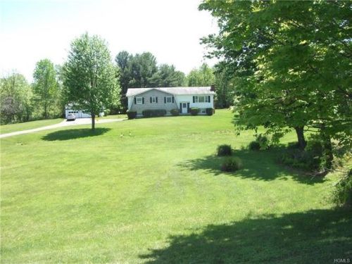 23 Mark Dr, Middletown, NY 10940-7410