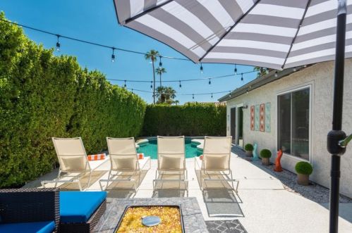 3670 Mesquite Ave, Palm Springs CA  92264-3400 exterior
