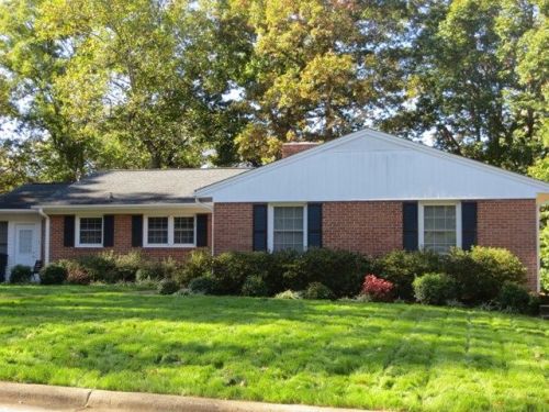 288 Oakwood Cir, Danville, VA 24541-3210