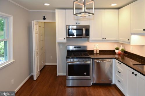 8913 Lagrange St, Lorton VA  22079-1626 exterior