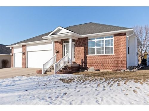 420 Mary Jo Ave, Robins, IA 52328-9679