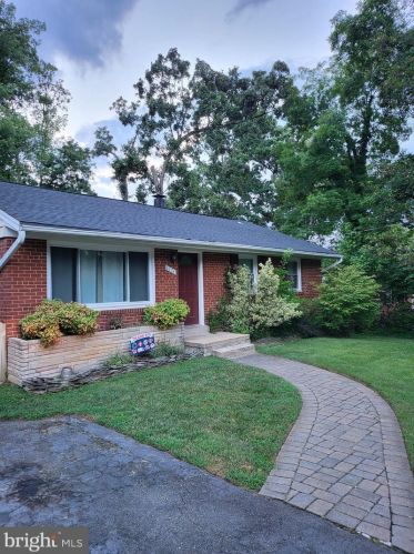 8904 Lagrange St, Lorton VA  22079-1627 exterior