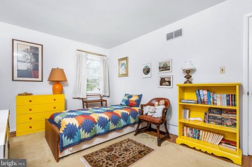 10 Cliffe Dr, Wilmington DE  19809-1602 exterior