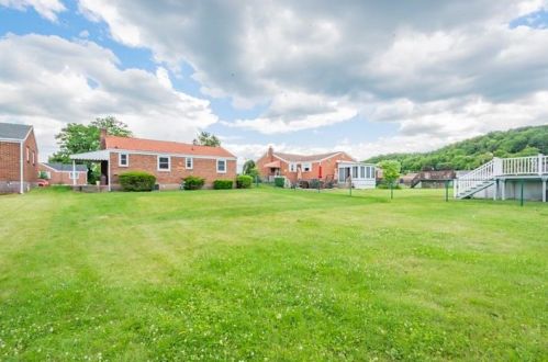 3104 Valley Ridge Rd, Mckeesport PA  15133-2412 exterior