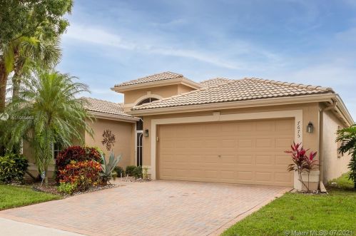 7675 San Carlos St, Boynton Beach, FL 33437-6638