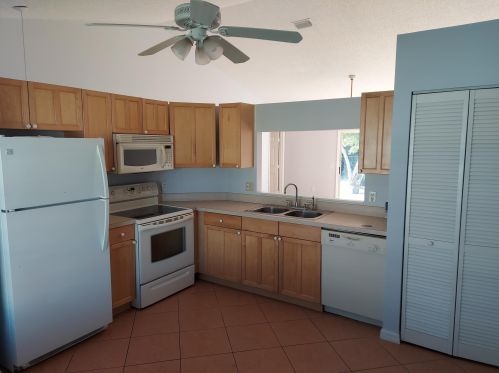 1090 Haleyberry Ave, Fort Pierce, FL 34953-6750