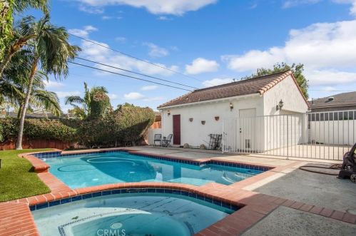 4264 Pepperwood Ave, Long Beach CA  90808-1534 exterior