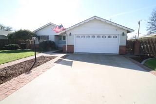 225 Bainbridge Dr, Hanford, CA 93230-2102