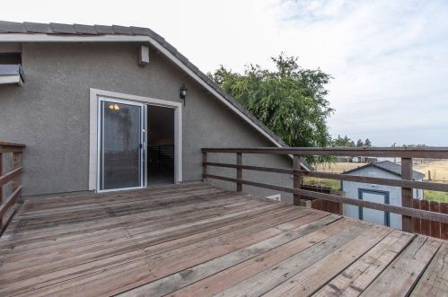1812 Golf Rd, Turlock CA  95380-9746 exterior