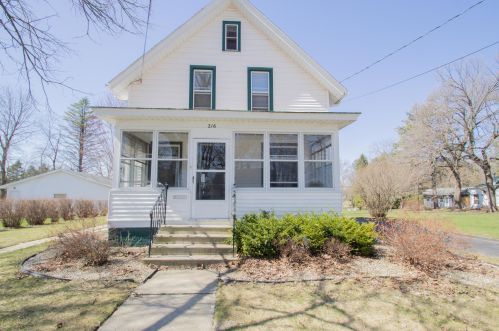 216 Fremont St, Watertown, WI 53098-1302