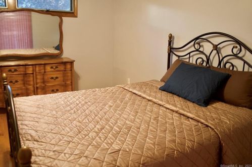 1 Clifton St, Lyme CT  06371-2024 exterior