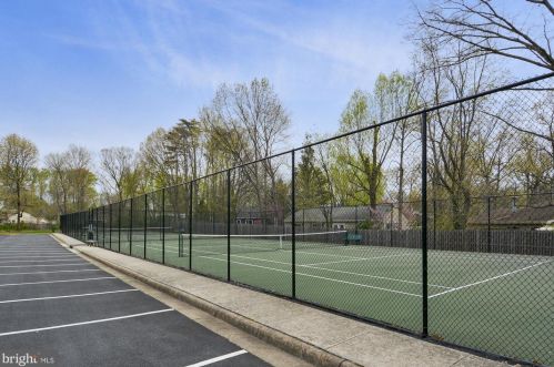 1512 Sadlers Wells Dr, Herndon VA  20170-2838 exterior