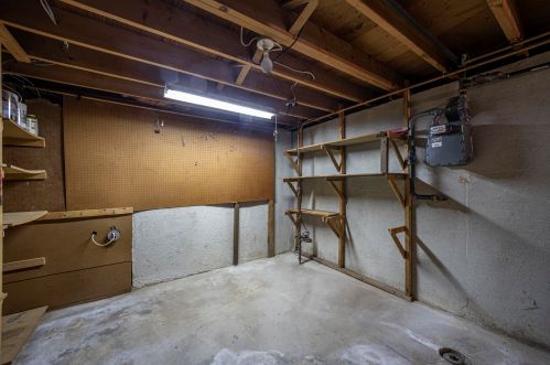 27 Cabot Dr, Nashua NH 03064-1630 exterior