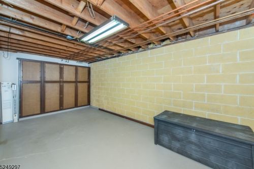 5 Round Hill Ter, Kinnelon NJ  07405-3217 exterior