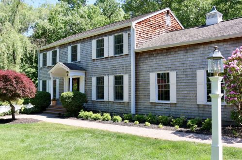 52 Breeze Hill Rd, Northport, NY 11768-1324
