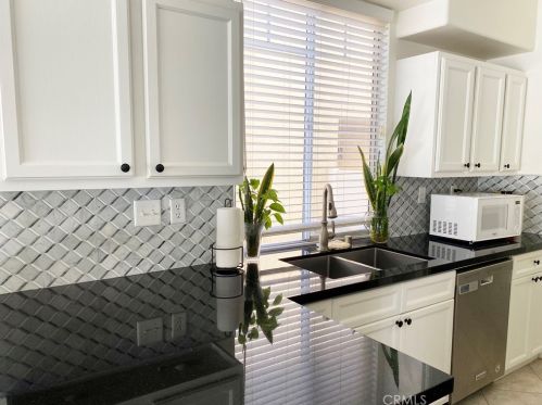 30422 Daisy Ct, Santa Clarita CA  91384-3779 exterior