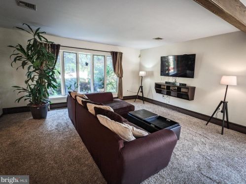 619 Davis Rd, Cheltenham PA  19012-1636 exterior