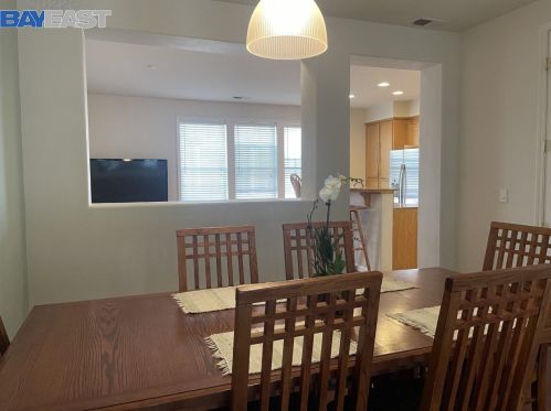 3725 Whitworth Dr, Pleasanton CA  94568-1377 exterior