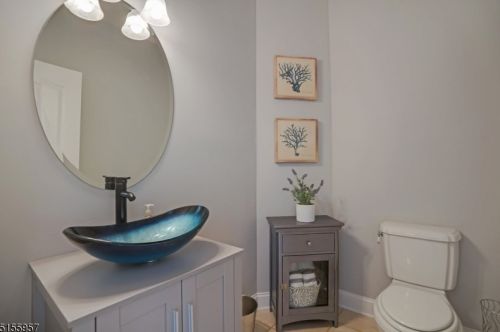 8 Forest View Dr, Martinsville NJ  08836-2039 exterior