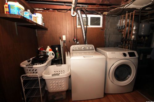 656 Sandra Ave, West Islip NY  11795-2524 exterior