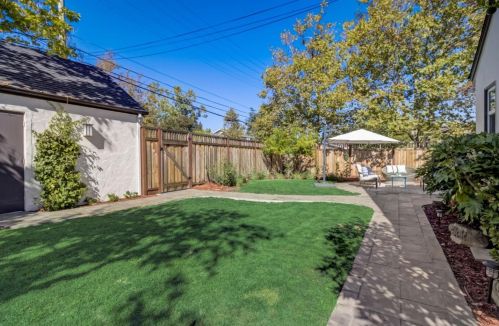 1804 Brewster Ave, Redwood City CA  94062-1904 exterior