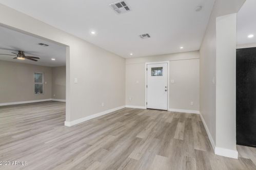 7332 17 Ave, Phoenix AZ 85085-6300 exterior