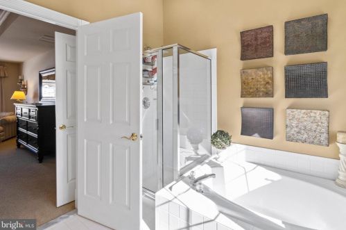 1583 Candace Ln, Yardley PA 19067-4484 exterior