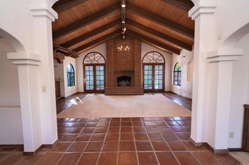 1129 Sugarbush Dr, Vista CA  92084-6605 exterior