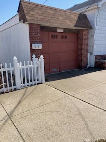 612 Clarence Ave, Bronx, NY 10465-1702