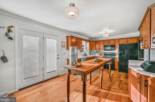 60 Aspen Dr, Mount Joy PA  17552-9512 exterior