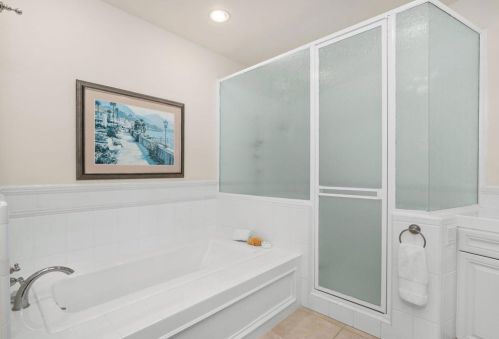 3304 Silver Oak Ln, Vista CA  92084-6614 exterior