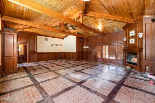 3192 Sycamore Dr, Simi Valley CA 93065-2703 exterior