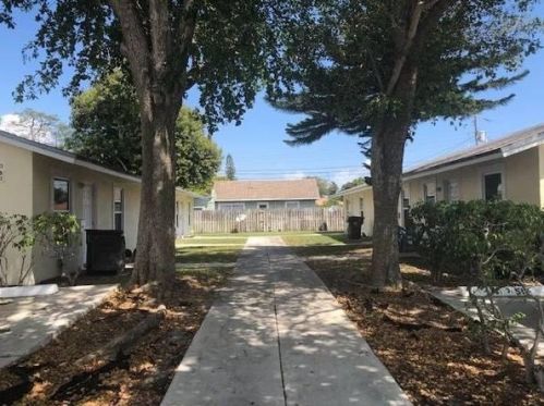 523 Nathan Hale Rd, West Palm Beach, FL 33405-4325