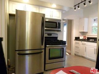 2239 Beachwood Dr, Los Angeles CA  90068-2903 exterior