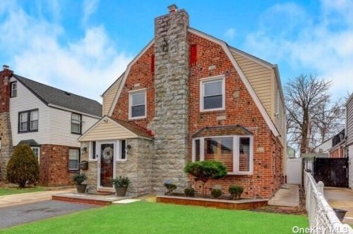 221-06 Murdock Ave, Jamaica, NY 11429-1312
