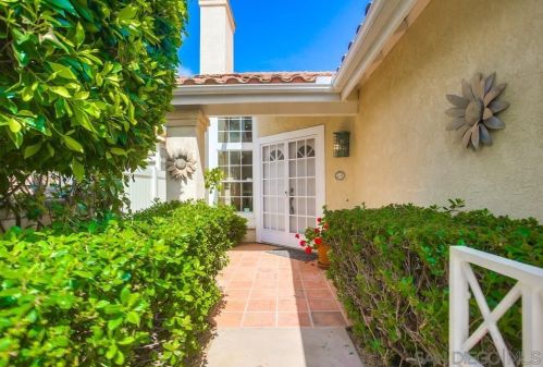1406 Andorra Ct, Vista, CA 92081-5018