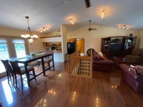 2310 Chickasaw Dr, London OH  43140-9014 exterior